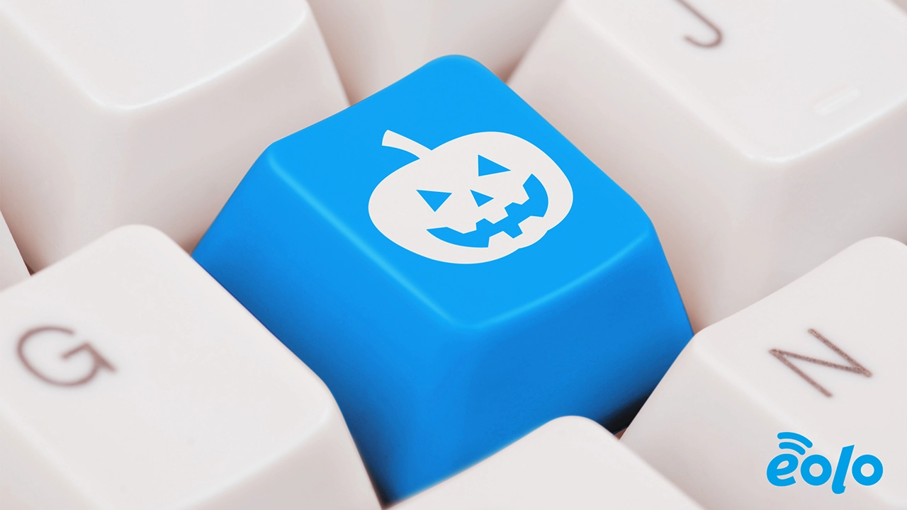 tasto della tastiera del pc con una zucca di Halloween