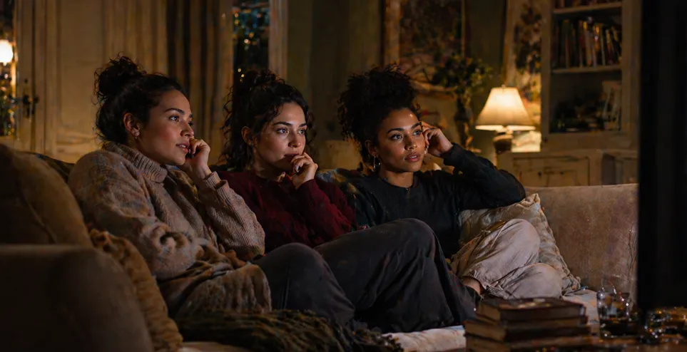 ragazze guardano serie tv in streaming