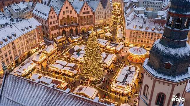 piazza con mercatini di natale piazza con mercatini di natale